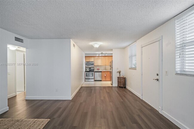 Building Photo - 1801 S Treasure Dr