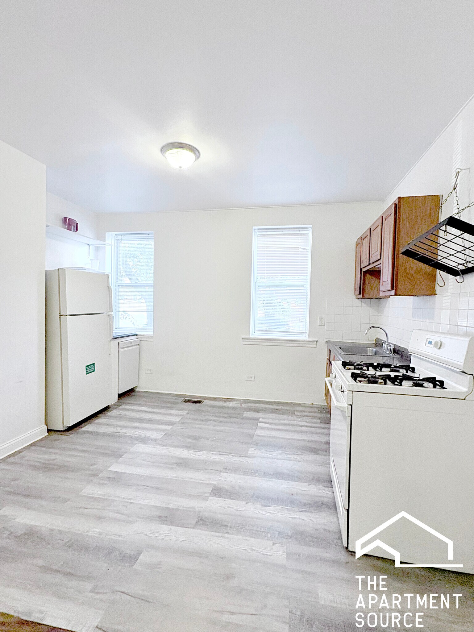 Building Photo - 1900 S Throop St