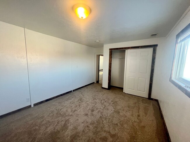 Building Photo - Charming 3 Bedroom 2 Bathroom Country Home...