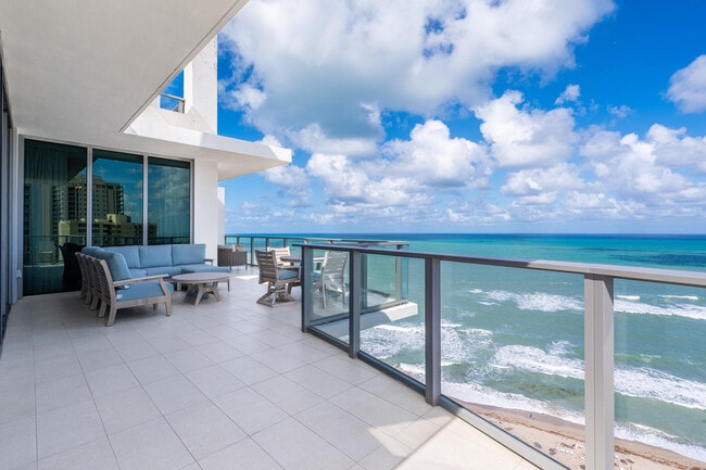 Building Photo - 3100 N Ocean Dr