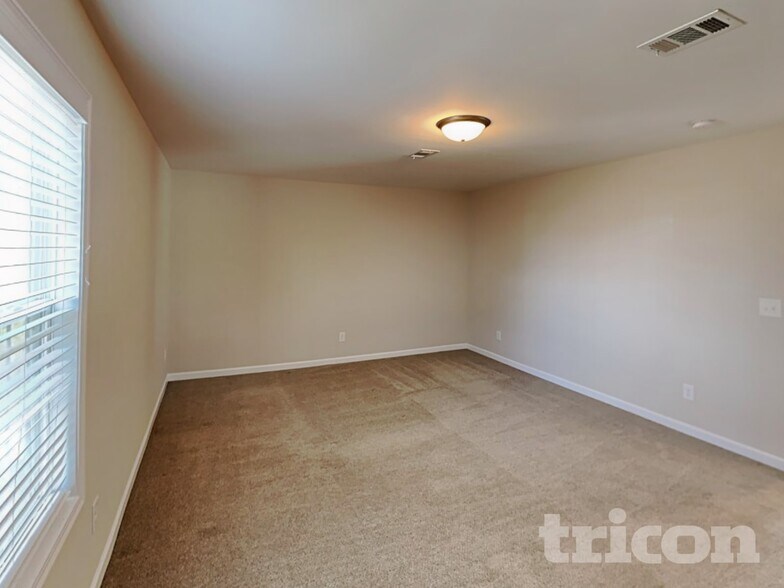 Building Photo - 4210 Effie Seward Dr