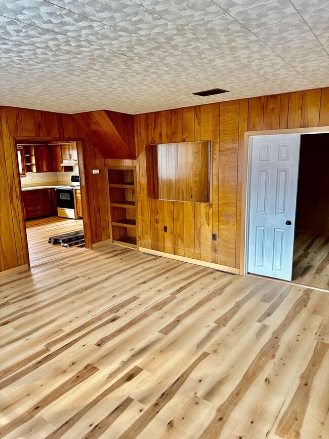 Building Photo - Charming Completely Remodeled Home!