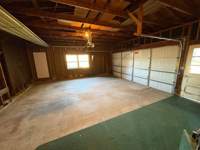 Building Photo - 1306 3rd Ave NE