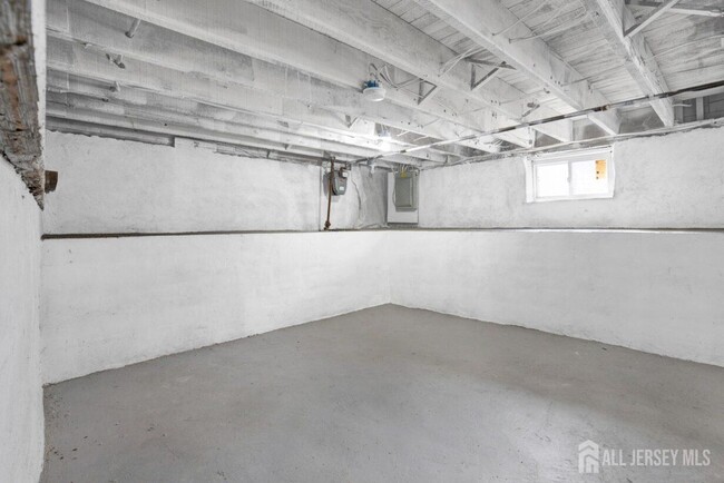 Building Photo - 38 Brenwal Ave