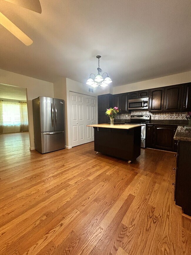 Building Photo - Spacious 3 Bedroom Ranch in Mehlville School District!