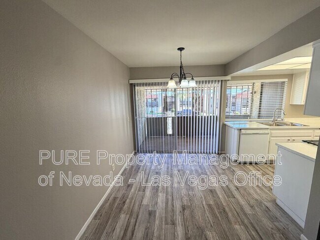 Building Photo - 1405 E Vegas Valley Dr