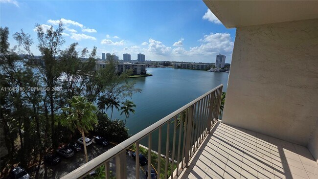 Building Photo - 18151 NE 31st Ct