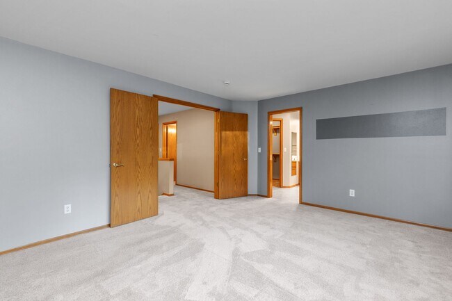 Building Photo - Spacious 4 bed/2.5 bath in Kirkland