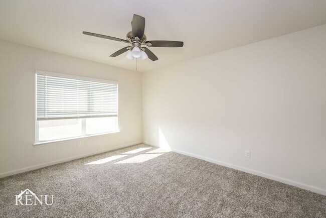 Building Photo - 111 Palomino Bnd Dr