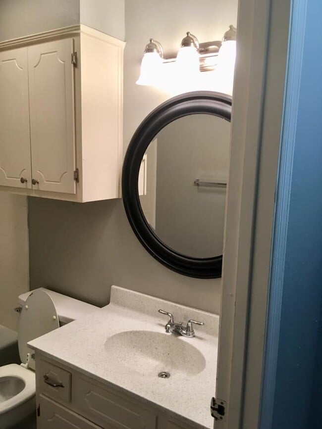 Building Photo - 8120 W Markham St