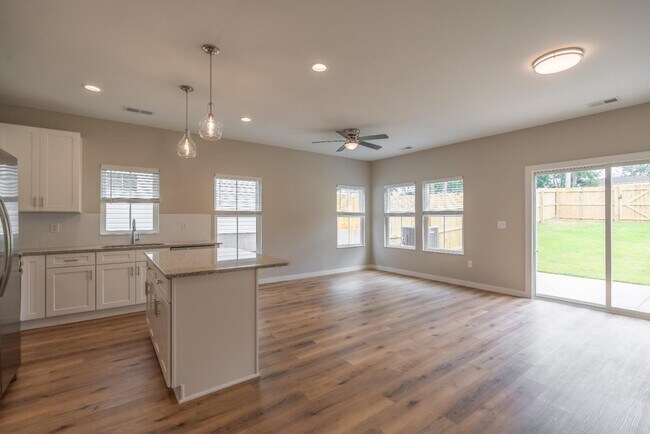 Building Photo - 124 Woodland Dr