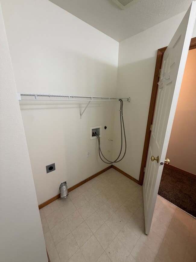 Building Photo - New paint! 4 Bedroom in West Pasco close to Maya Angelou Elementary!