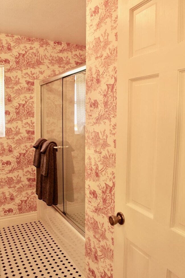 Building Photo - 2041 E Gary Cir