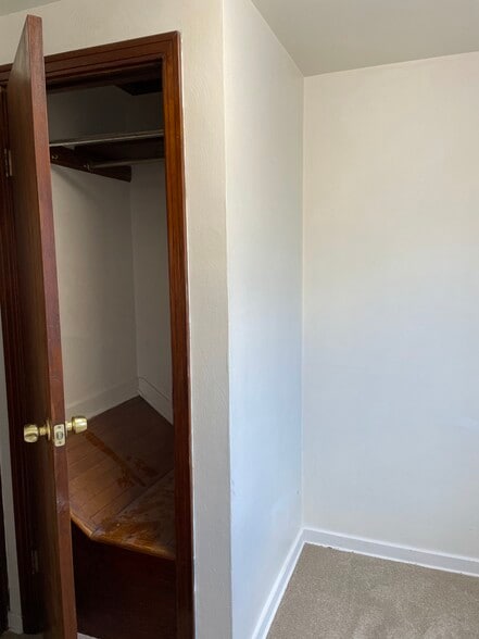 Building Photo - 206 Whipple St