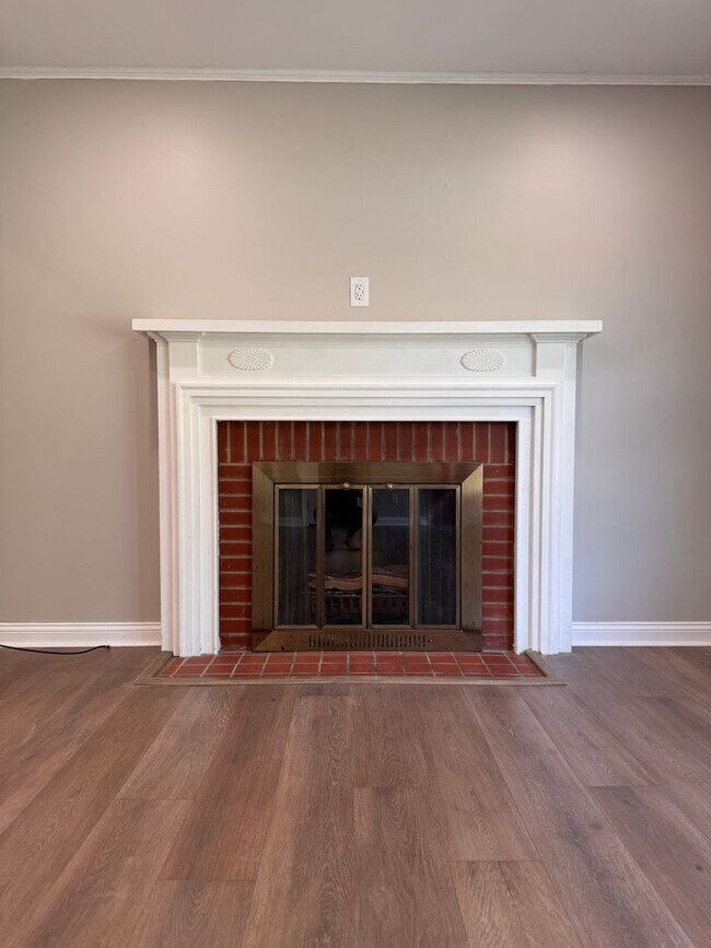 Building Photo - 3BR 1.5BA Brick Ranch in Lexington