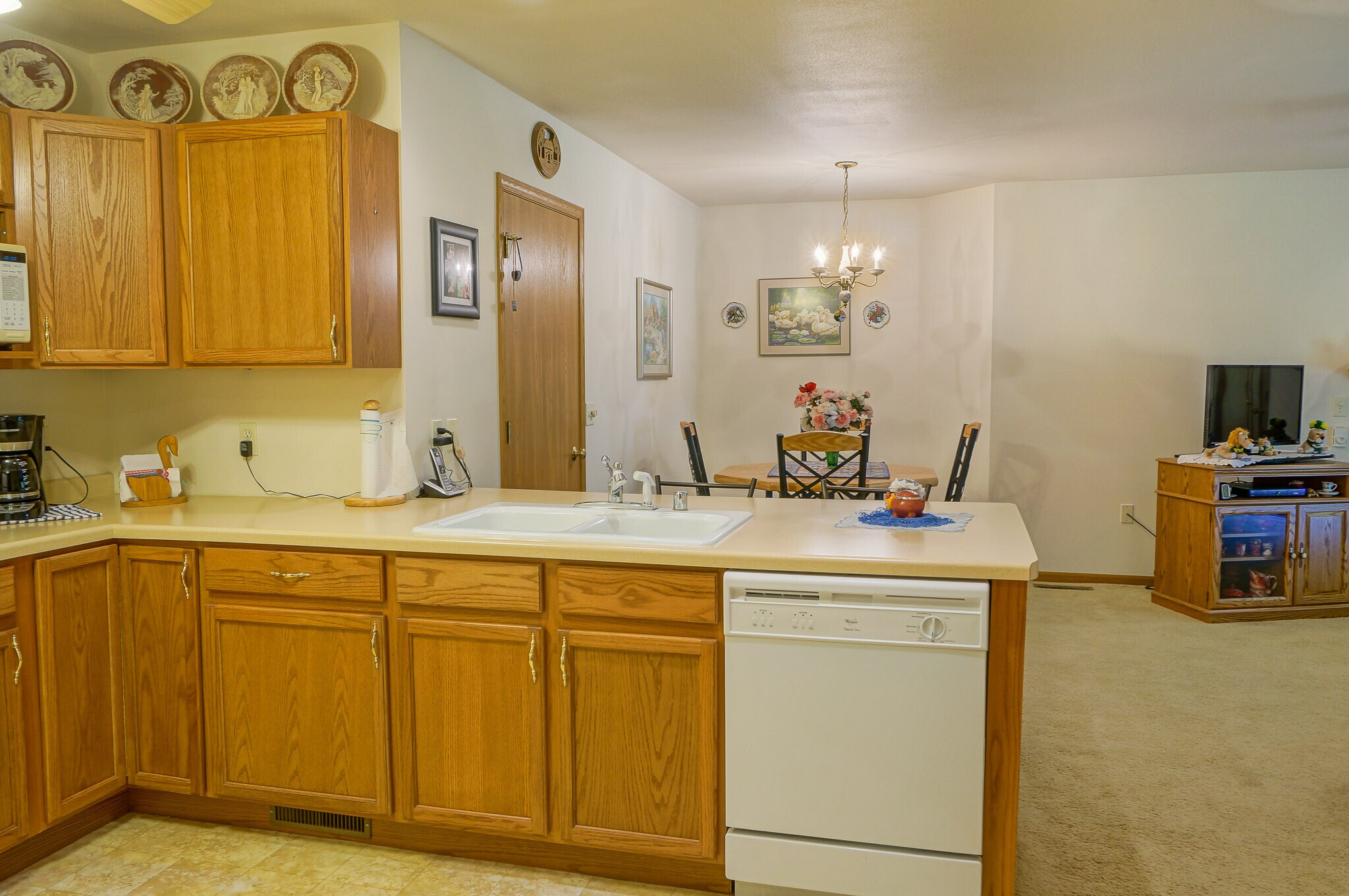 Oak Cabinetry - 2825 Northridge Dr