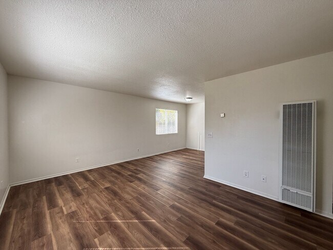 Building Photo - S12000