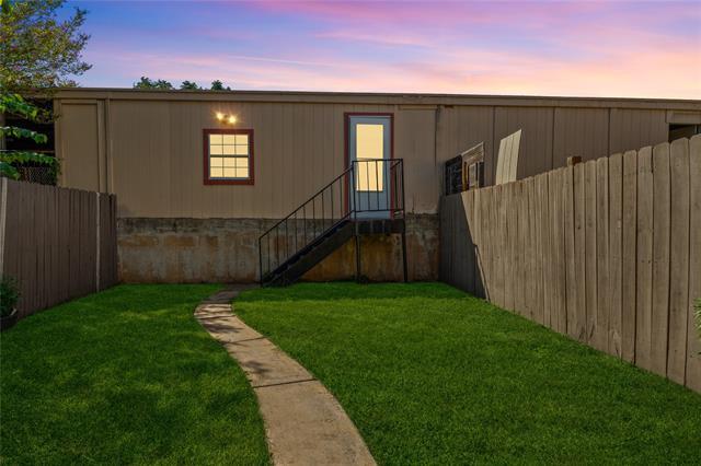 Building Photo - 405 Valley Park Dr