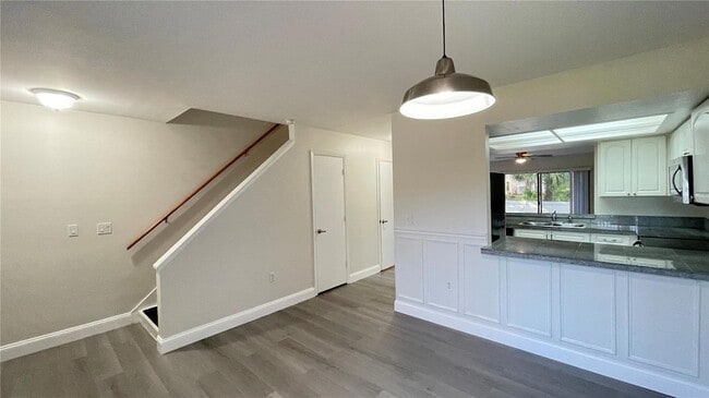 Building Photo - 892 Sunridge Dr