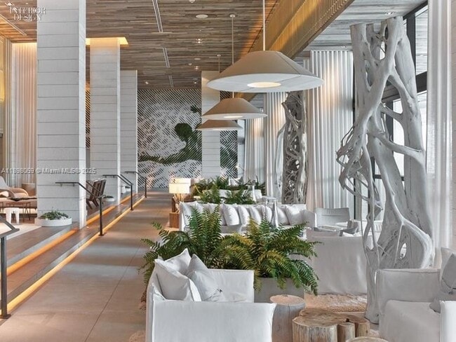 Building Photo - 2301 Collins Ave