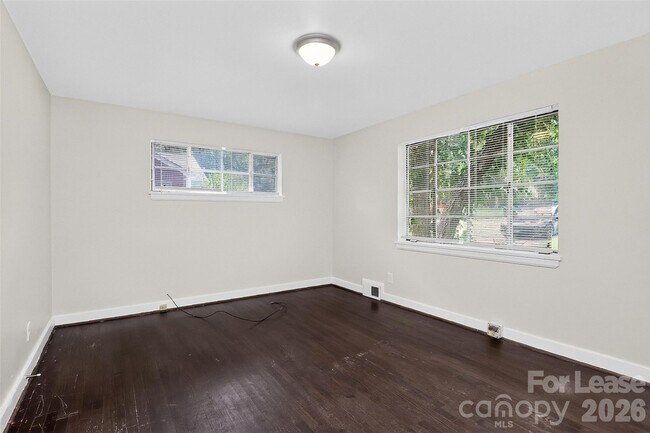 Building Photo - 2642 Arnold Dr