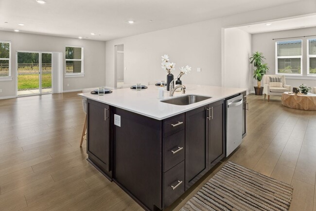 Building Photo - 4 Bedroom Home with Spacious Fully Fenced ...