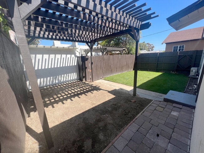 Building Photo - 3572 Nile St