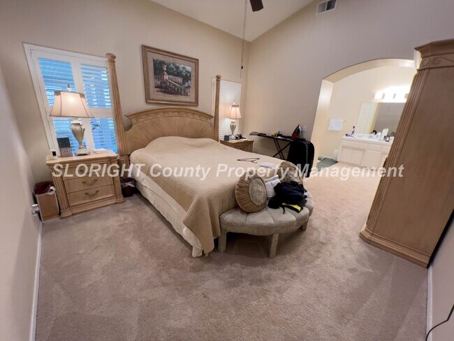 Building Photo - AVAILABLE MAY - 3 Bedroom / 2 Bathroom Paso Robles Home