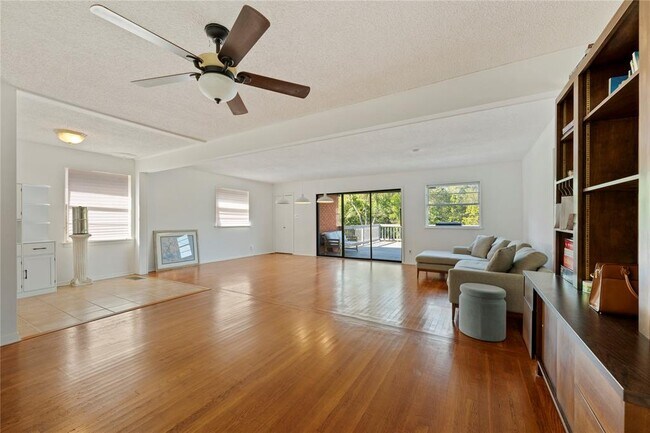 Building Photo - 402 Philco Dr