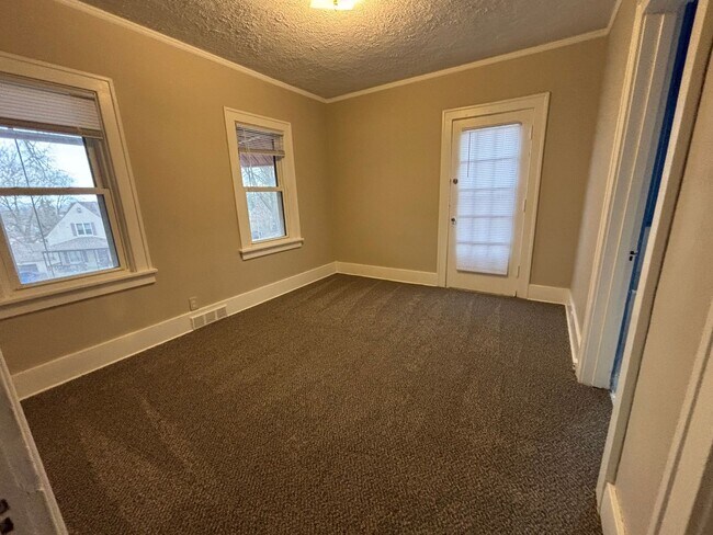 Building Photo - Charming Hilltop Home with Stunning City Views