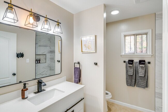 Building Photo - 5123 Boulder Dr