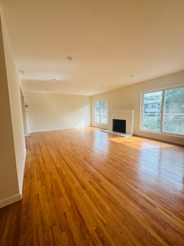 Building Photo - 333 Raymondale Dr
