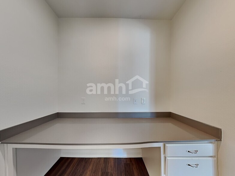 Building Photo - 805 Heavenly Dr