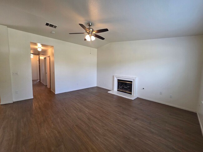 Building Photo - *** MOVE IN SPECIAL - $500.00 OFF FIRST MONTHS RENT***