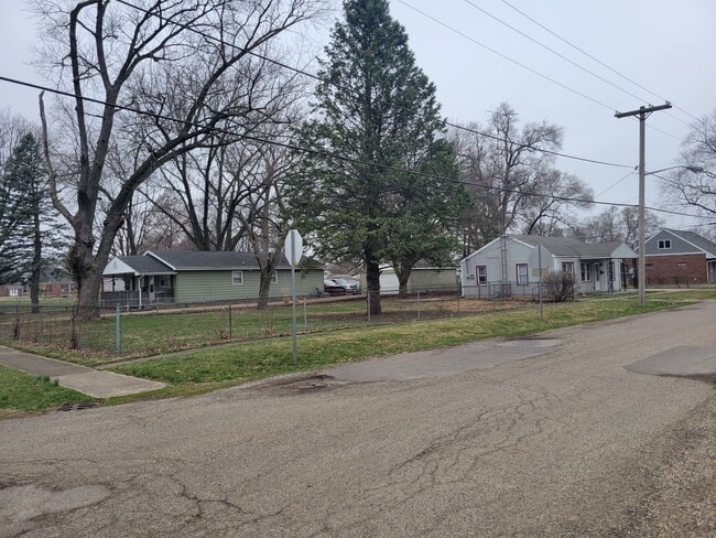 Building Photo - Your Next Home Awaits: 3 Bed 1 Bath Family!