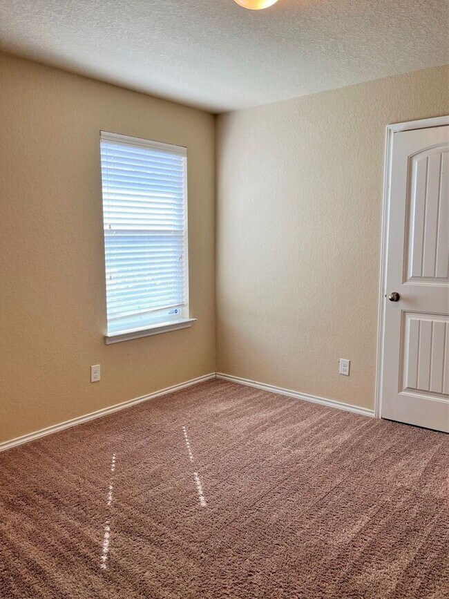 Building Photo - 4 br, 2 bath House - 3538 Robin Mdw