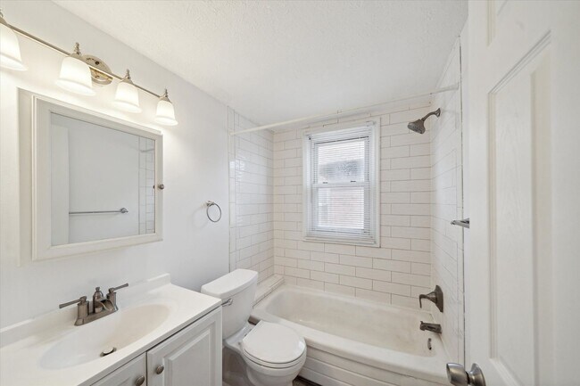 Building Photo - 2333/2335 Grand - T - Ody Holdings