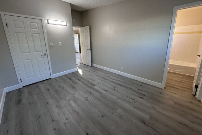 Building Photo - 2119 E Westport Dr