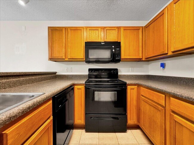 Building Photo - 994 Scenic Oak Ln