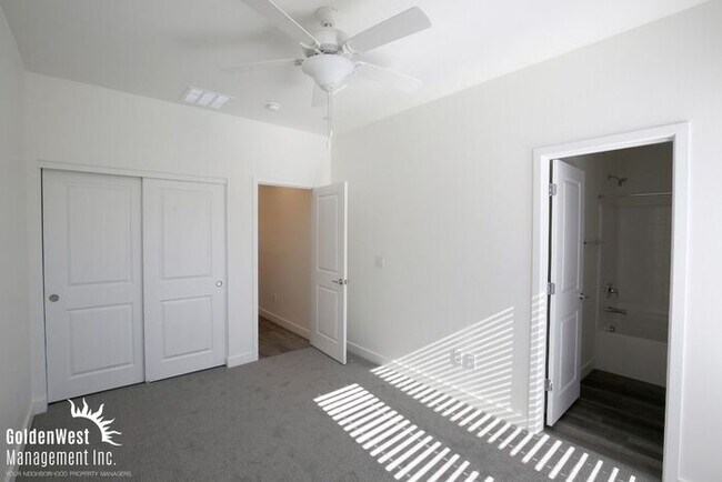 Building Photo - Modern 4Bdm 4.5 Ba Townhome in Desirable Las Vegas Community