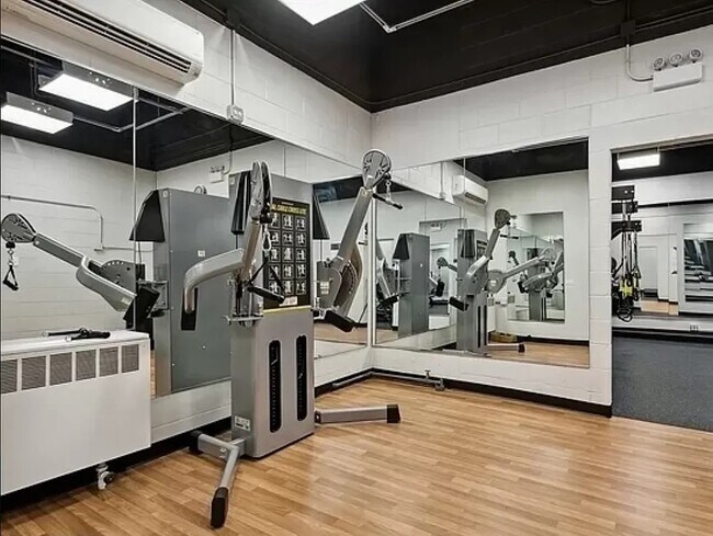 Building Photo - 3550 N Lake Shore Dr