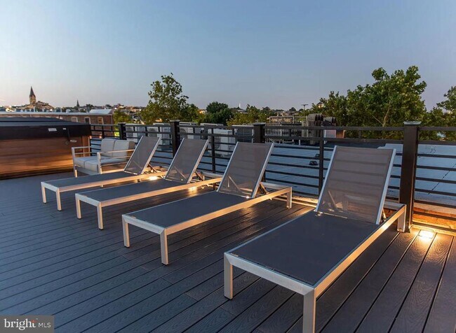 Building Photo - 1742 Fleet St