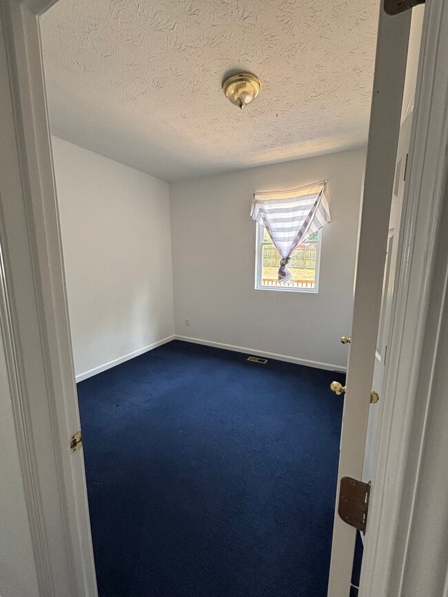 Building Photo - 950 Deer Field Dr