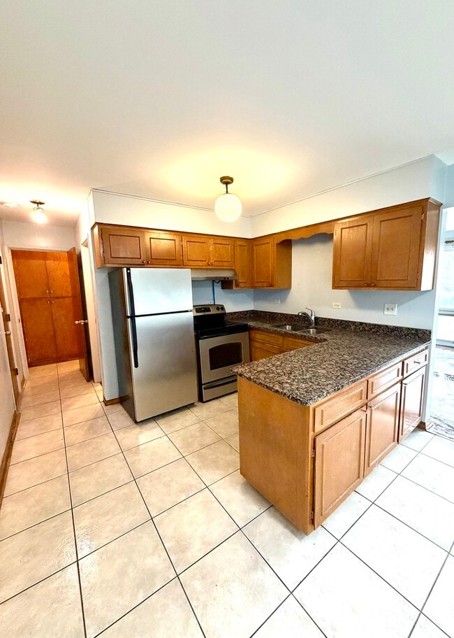Building Photo - 3158 W 93rd St