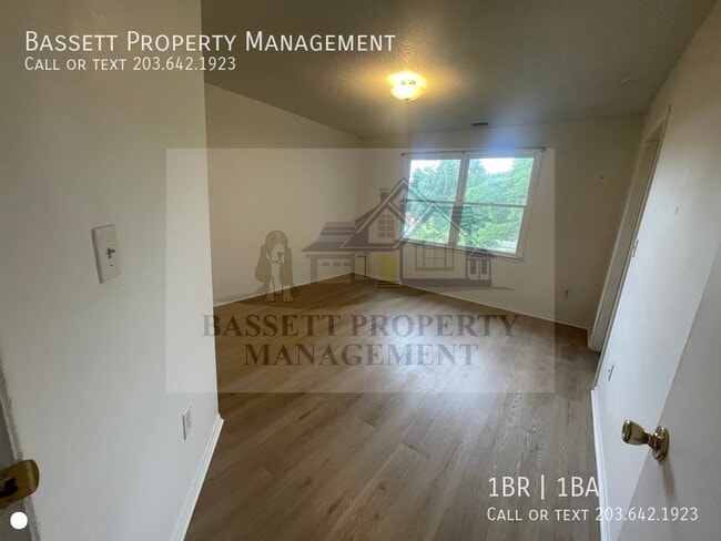 Building Photo - 30 Stoneycrest Dr