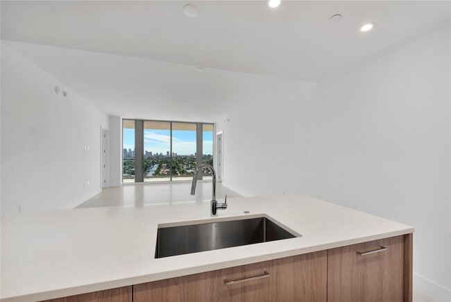 Building Photo - 153 N Seabreeze Blvd