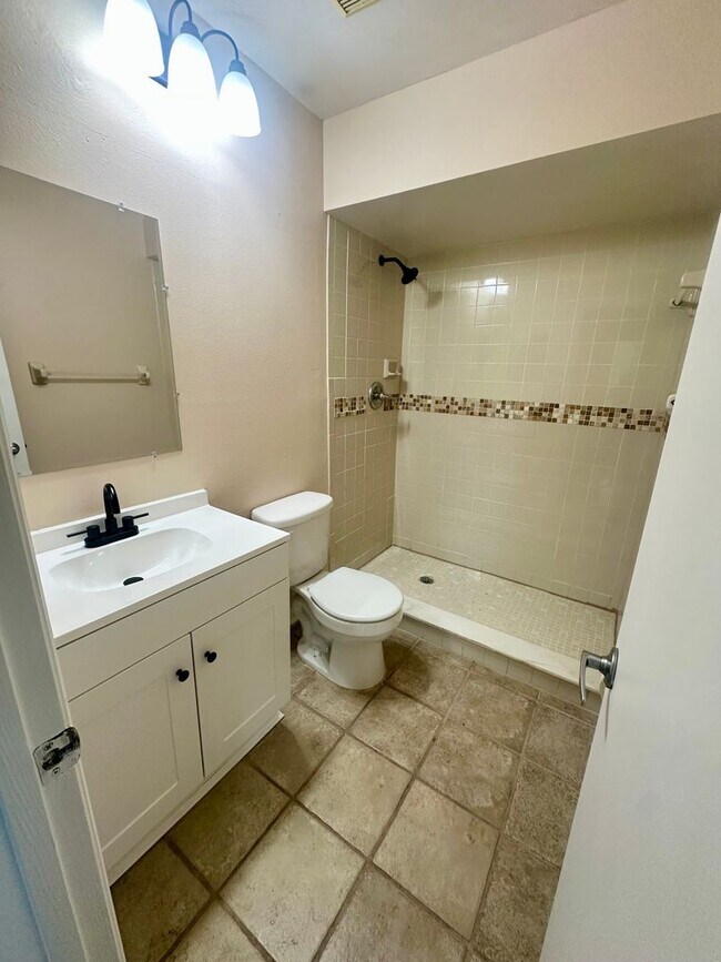 Building Photo - Incredible 3 bed 2 bath home in Apopka
