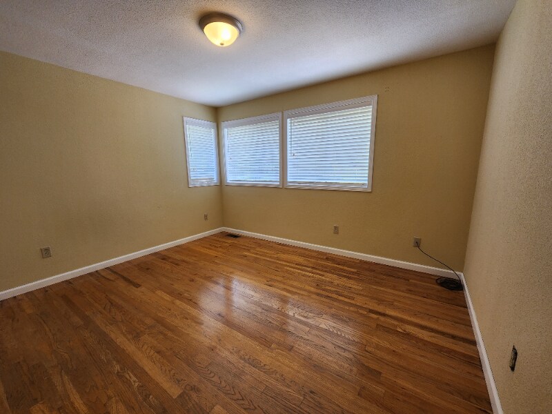 Building Photo - 20673 Marine View Dr SW