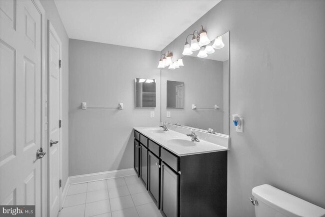 Building Photo - 507 Lexington Mews