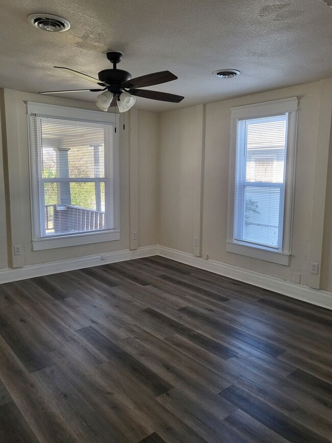 Building Photo - Full remodel on this beauty!